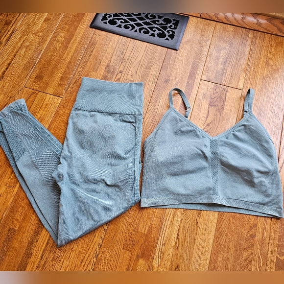 Fabletics Finesse Seamless Set Workout Loungewear Artic Wave - Picture 3 of 9